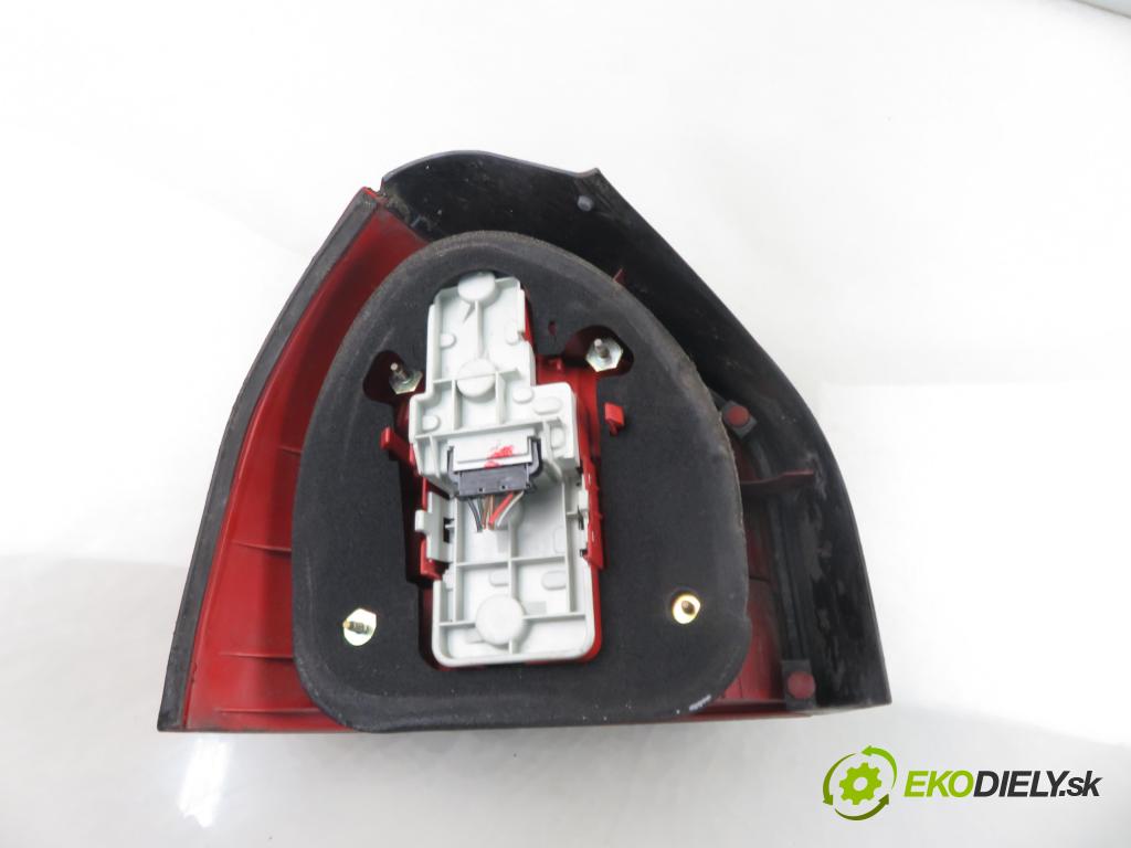 AUDI A3 (8L1) HB 2002 75,00 1.6 - AVU 1595,00 Svetlo pravé zadné 8L0945096B