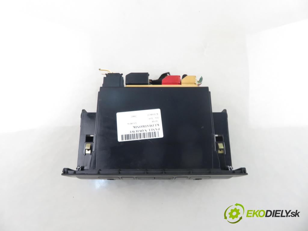 AUDI A3 (8L1) HB 2002 75,00 1.6 - AVU 1595,00 Panel topení KLIMATRONIK 8L0820043H