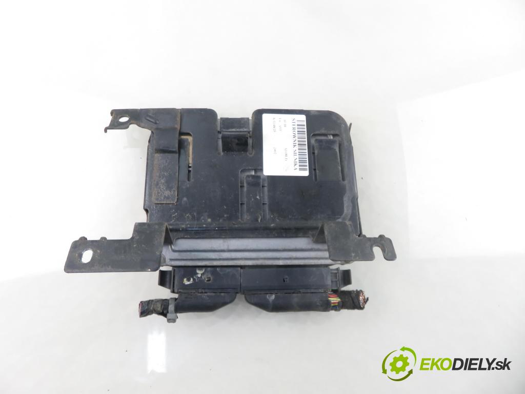 AUDI A3 (8L1) HB 2002 75,00 1.6 - AVU 1595,00 řídící jednotka motora 06A906033J ; 5WP40038