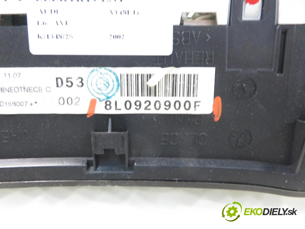 AUDI A3 (8L1) HB 2002 75,00 1.6 - AVU 1595,00 prístrojovka elektrický 8L0920900F