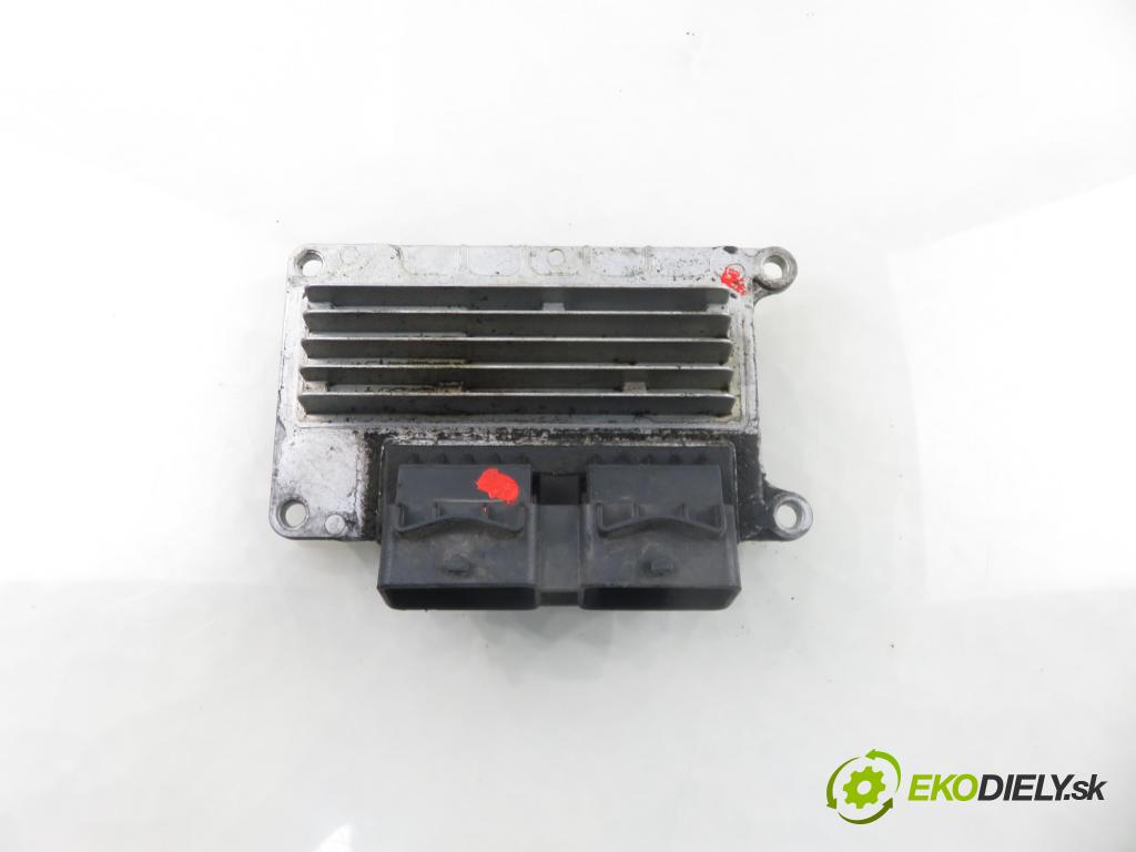 RENAULT KANGOO (KC0/1_) KOMBIVAN 2003 55,00 1.2 16V (KC05, KC06, KC03, KC0T, KC0W, KC1D) - D4F 1149,00 řídící jednotka motora IAW5NR2K5 ; 8200181482 ; 8200262897