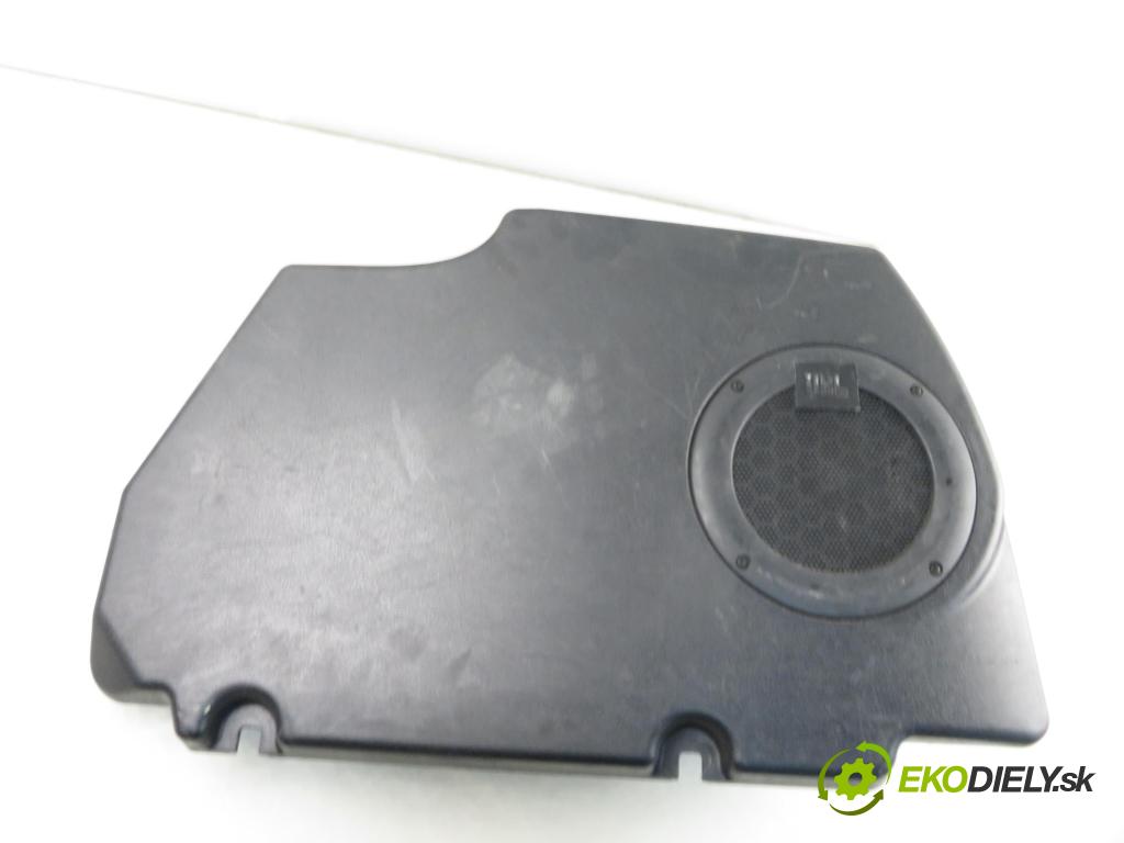 CITROEN C4 I (LC_) HB 2005 80,00 1.6 HDi 109 - 9HZ (DV6TED4) 1560,00 subwoofer 96507975XT (Audio zariadenie)