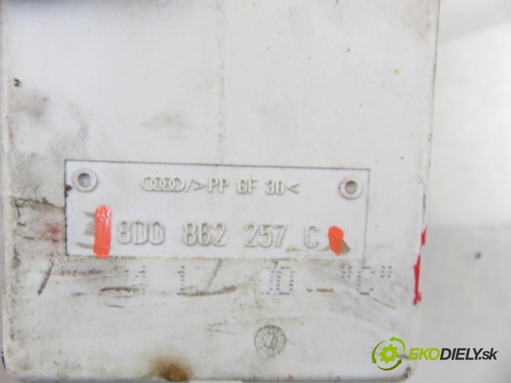 AUDI A3 (8L1) HB 2002 75,00 1.6 - AVU 1595,00 motorek zámku centrálního 8D0962257C