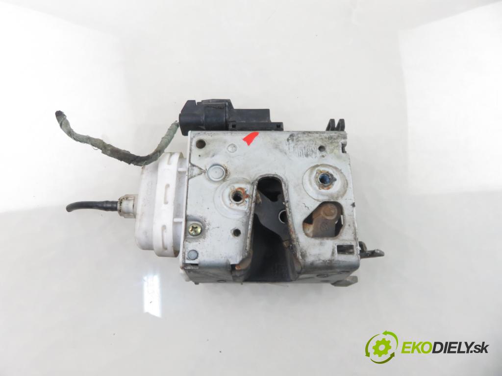 AUDI A3 (8L1) HB 2002 75,00 1.6 - AVU 1595,00 zámok PPM
