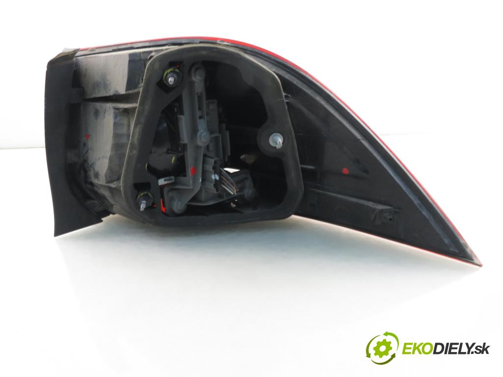 VW GOLF VI Variant (AJ5) KOMBI 2010 77,00 1.6 TDI - CAYC 1598,00 světlo levé zadní 1K9945095E ; 1K9945111D