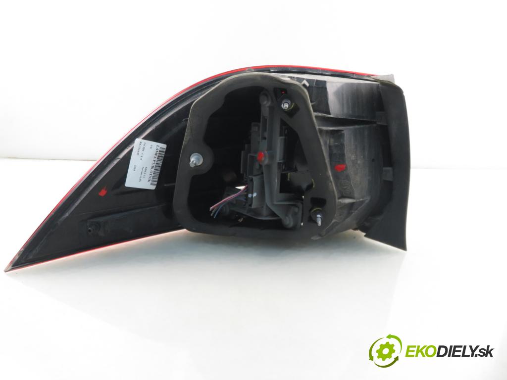 VW GOLF VI Variant (AJ5) KOMBI 2010 77,00 1.6 TDI - CAYC 1598,00 světlo pravé zadní 1K9945096E ; 1K9945112D