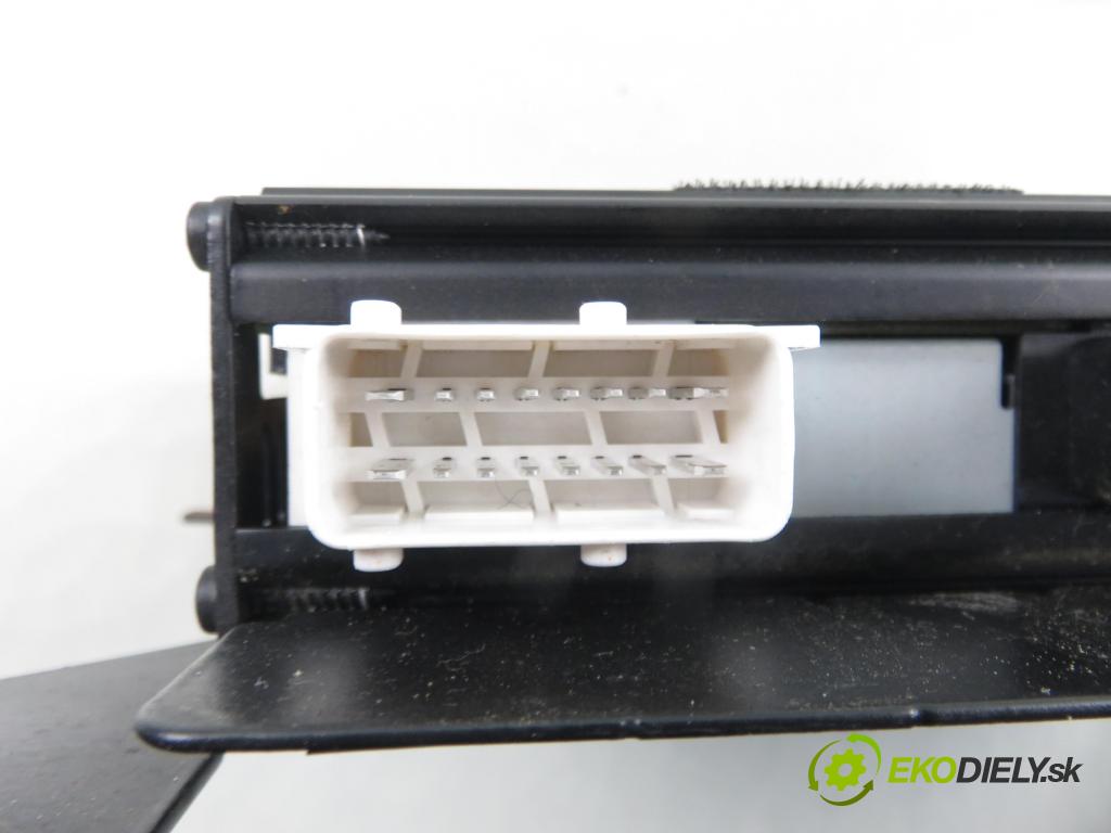 CITROEN C4 I (LC_) HB 2005 80,00 1.6 HDi 109 - 9HZ (DV6TED4) 1560,00 Zosilňovač 9657686980 (Zosilňovač)