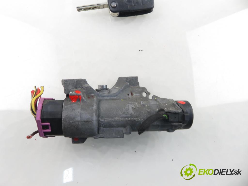 AUDI A6 Avant (4B5, C5) KOMBI 2000 132,00 2.5 TDI V6 180 quattro - AKE 2496,00 spinačka 4B0905851C (Spínacia skrinka)