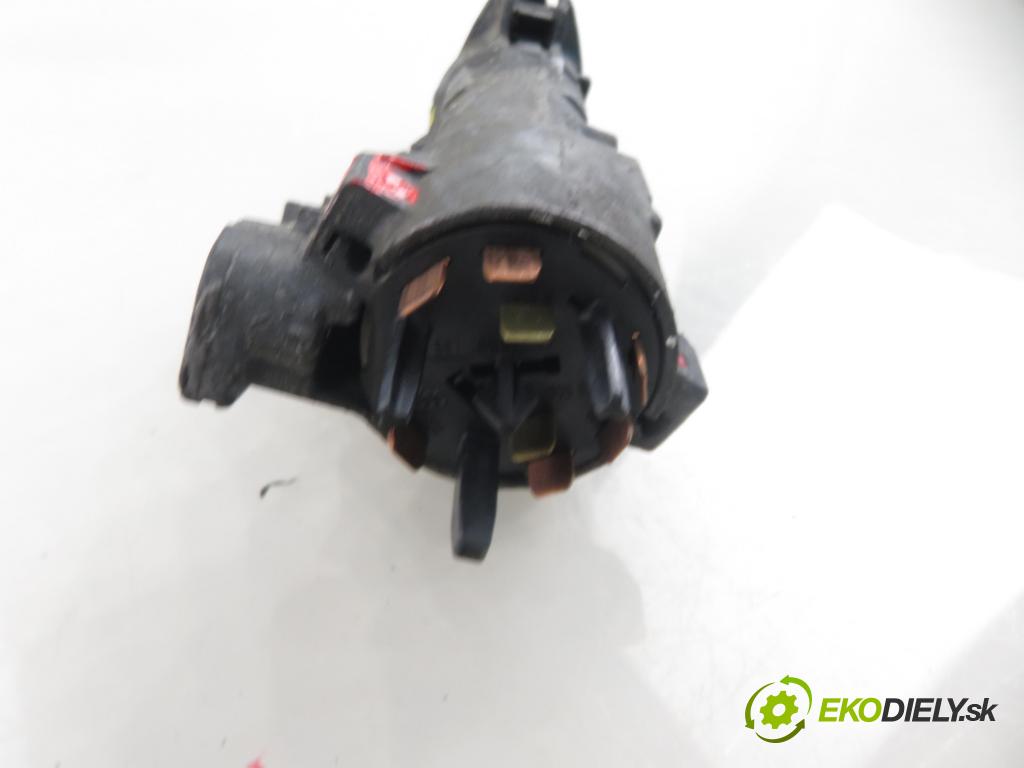 AUDI A6 Avant (4B5, C5) KOMBI 2000 132,00 2.5 TDI V6 180 quattro - AKE 2496,00 spinačka 4B0905851C (Spínacia skrinka)