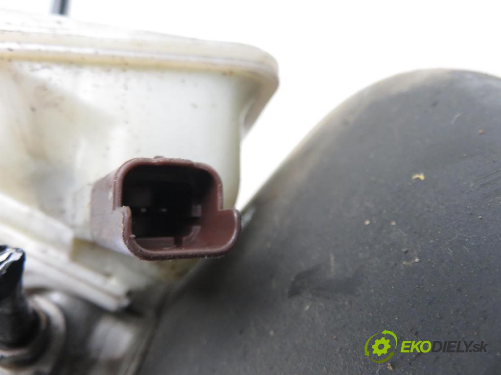 CITROEN C4 I (LC_) HB 2005 80,00 1.6 HDi 109 - 9HZ (DV6TED4) 1560,00 posilovač 0204024883 ; 9648368980 (Servočerpadlo)