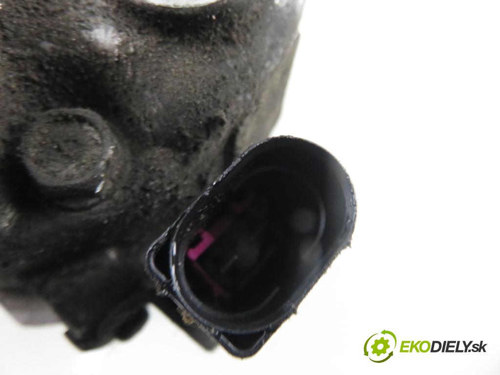 VW BORA (1J2) SEDAN 2002 74,00 1.9 TDI PD 101 - ATD 1896,00 KOMPRESOR: klimatizácie 1J0820803F (Kompresor klimatizácie)