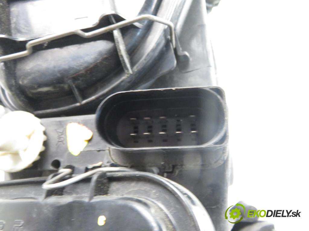 SEAT CORDOBA (6L2) SEDAN 2003 55,00 1.4 16V - BBY 1390,00 světlo LP