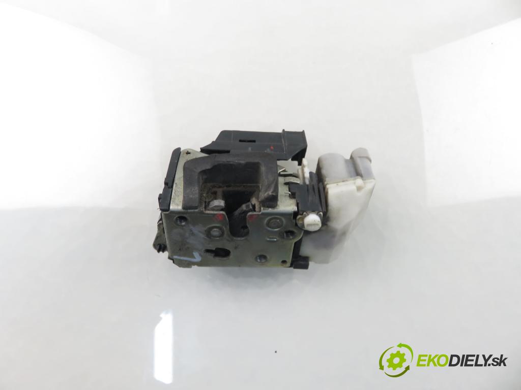 FIAT DOBLO nadwozie wielkoprzestrzenne (MPV) (119_, 223_) KOMBIVAN 2002 74,00 1.9 JTD 100 - 182 B9.000 1910,00 zámok dveře posúvne 