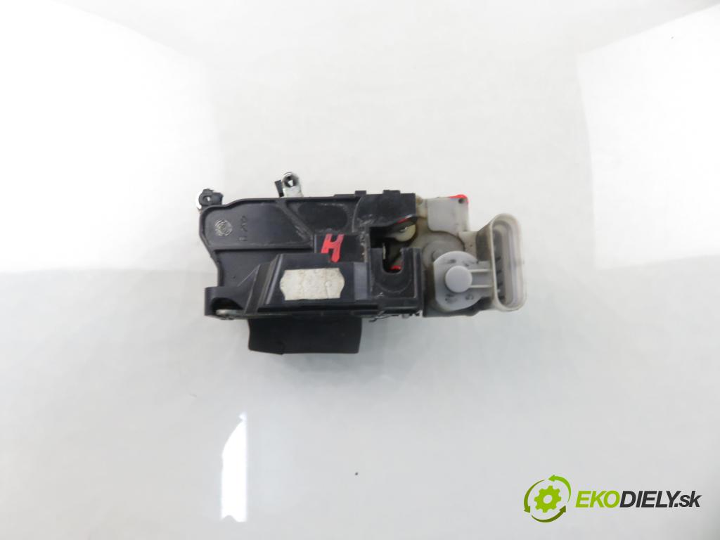 FIAT DOBLO nadwozie wielkoprzestrzenne (MPV) (119_, 223_) KOMBIVAN 2002 74,00 1.9 JTD 100 - 182 B9.000 1910,00 zámok dveře posúvne