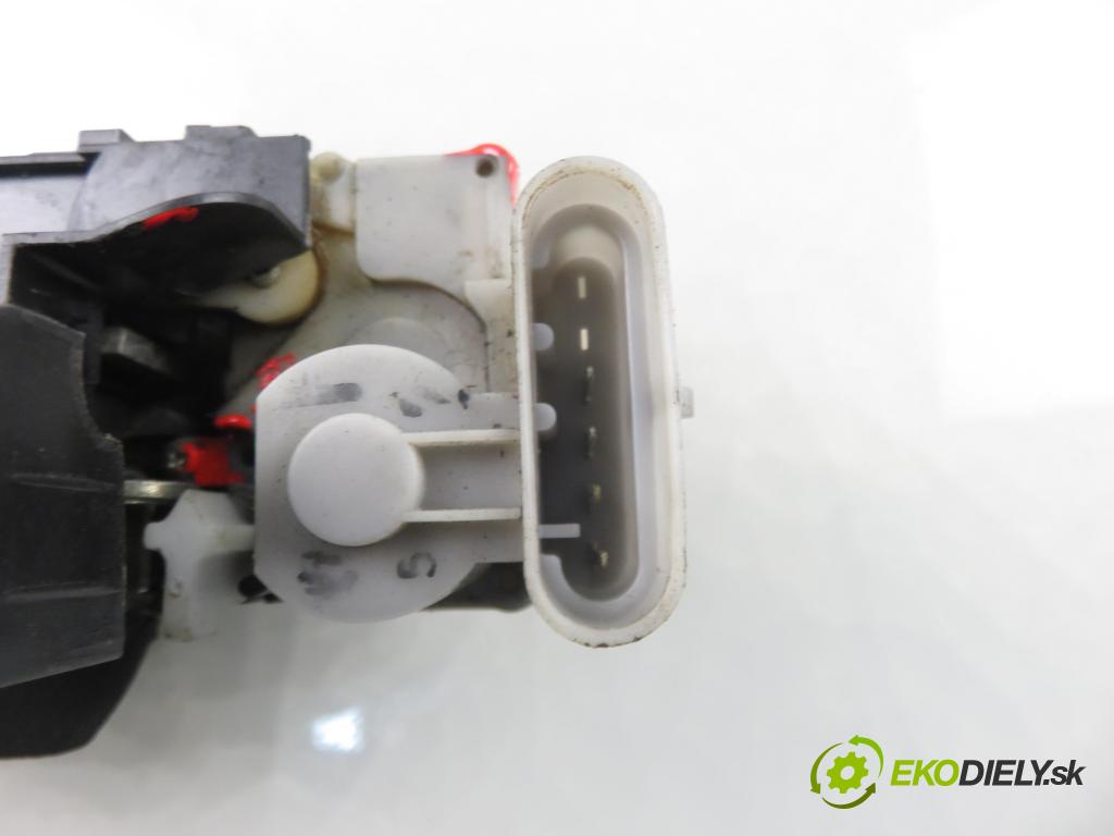 FIAT DOBLO nadwozie wielkoprzestrzenne (MPV) (119_, 223_) KOMBIVAN 2002 74,00 1.9 JTD 100 - 182 B9.000 1910,00 zámok dveře posúvne