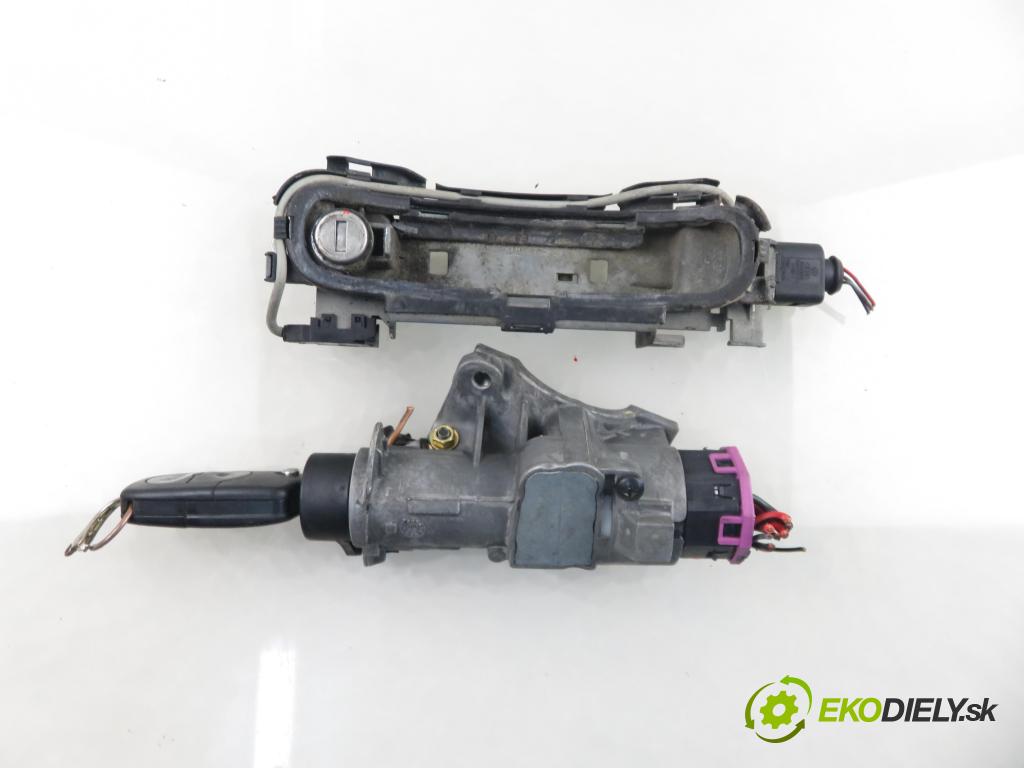 AUDI A3 (8L1) HB 2000 92,00 1.8 - AGN 1781,00 spínačka / VLOŽKY 4B0905851C