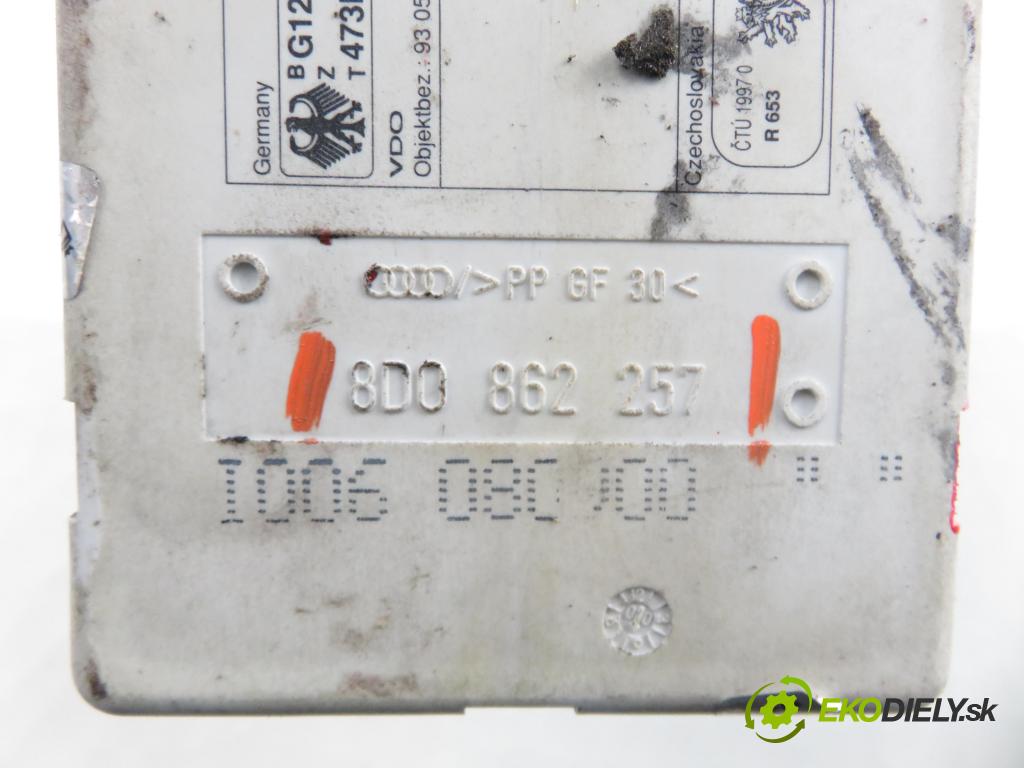 AUDI A3 (8L1) HB 2000 92,00 1.8 - AGN 1781,00 motorek zámku centrálního 8D0862257