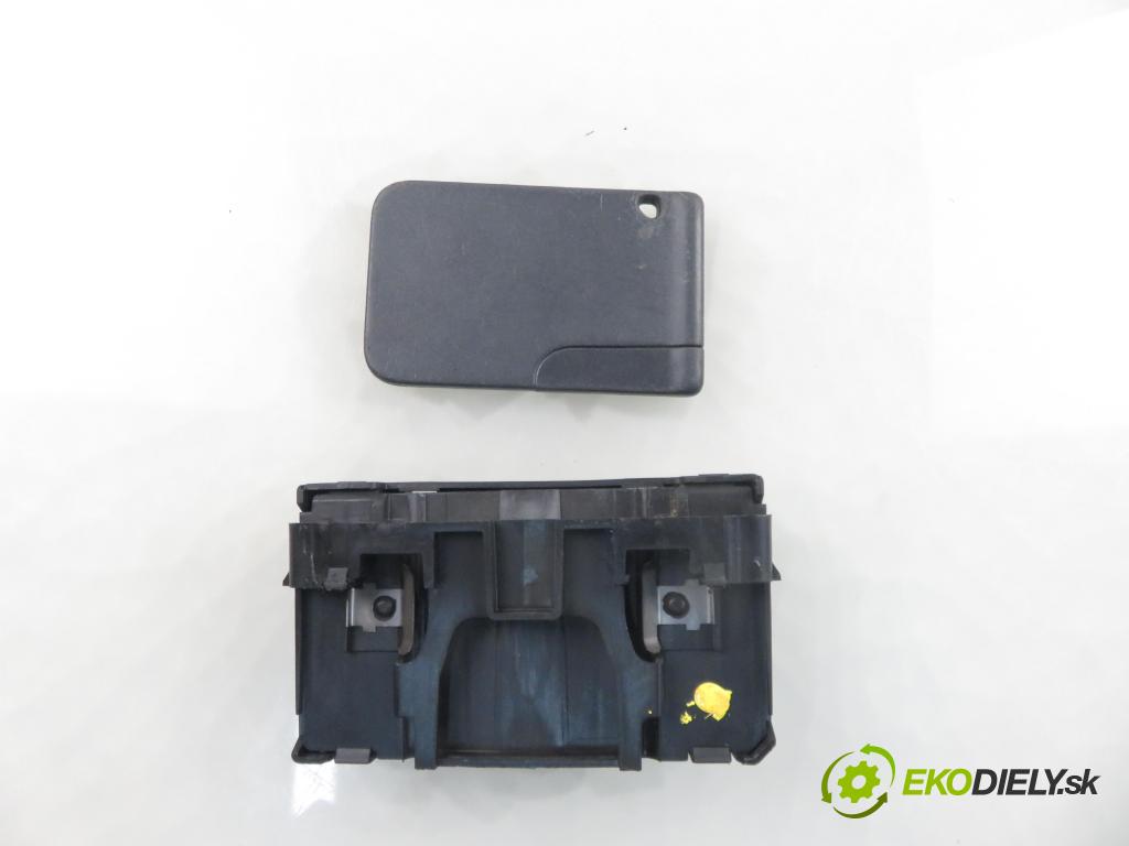 RENAULT SCENIC II (JM0/1_) MINIVAN 2005 88,00 1.9 dCi 120 - F9Q 812 1870,00 CZYTNIK KARTY: 8200125077 ; S113539002C