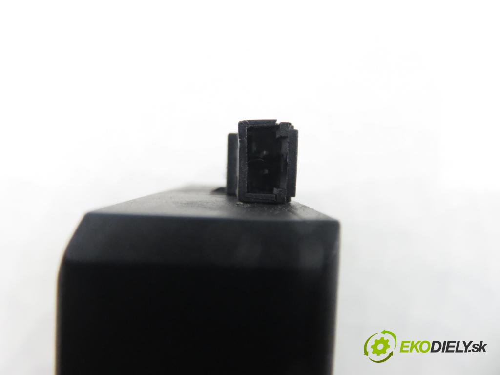 AUDI A6 Avant (4B5, C5) KOMBI 2000 132,00 2.5 TDI V6 180 quattro - AKE 2496,00 Držiak na nápoje 4B0862534C (Držiak (úchyt) na nápoje)