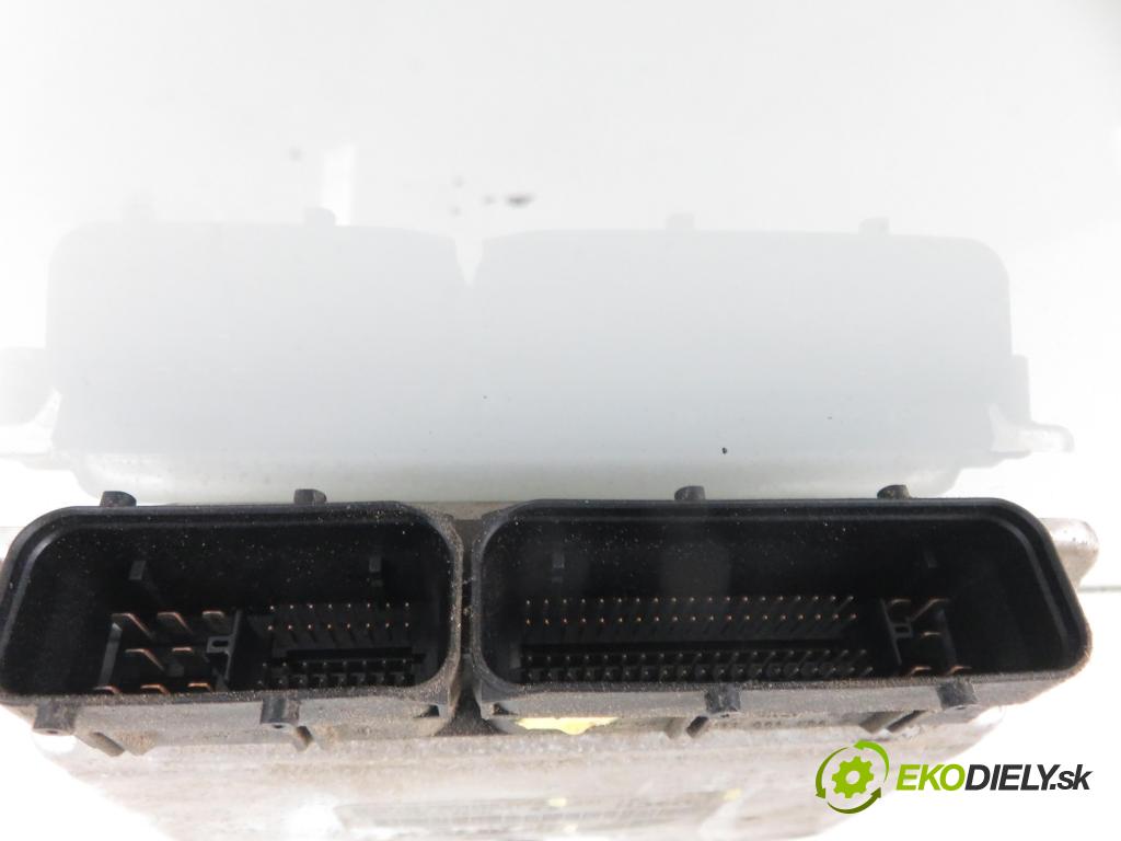 VW SHARAN (7M8, 7M9, 7M6) MINIVAN 2000 85,00 2 - ATM 1984,00 řídící jednotka motora 06A906032GR ; 0261207352