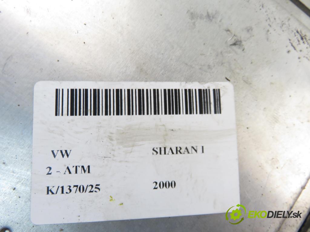VW SHARAN (7M8, 7M9, 7M6) MINIVAN 2000 85,00 2 - ATM 1984,00 řídící jednotka motora 06A906032GR ; 0261207352
