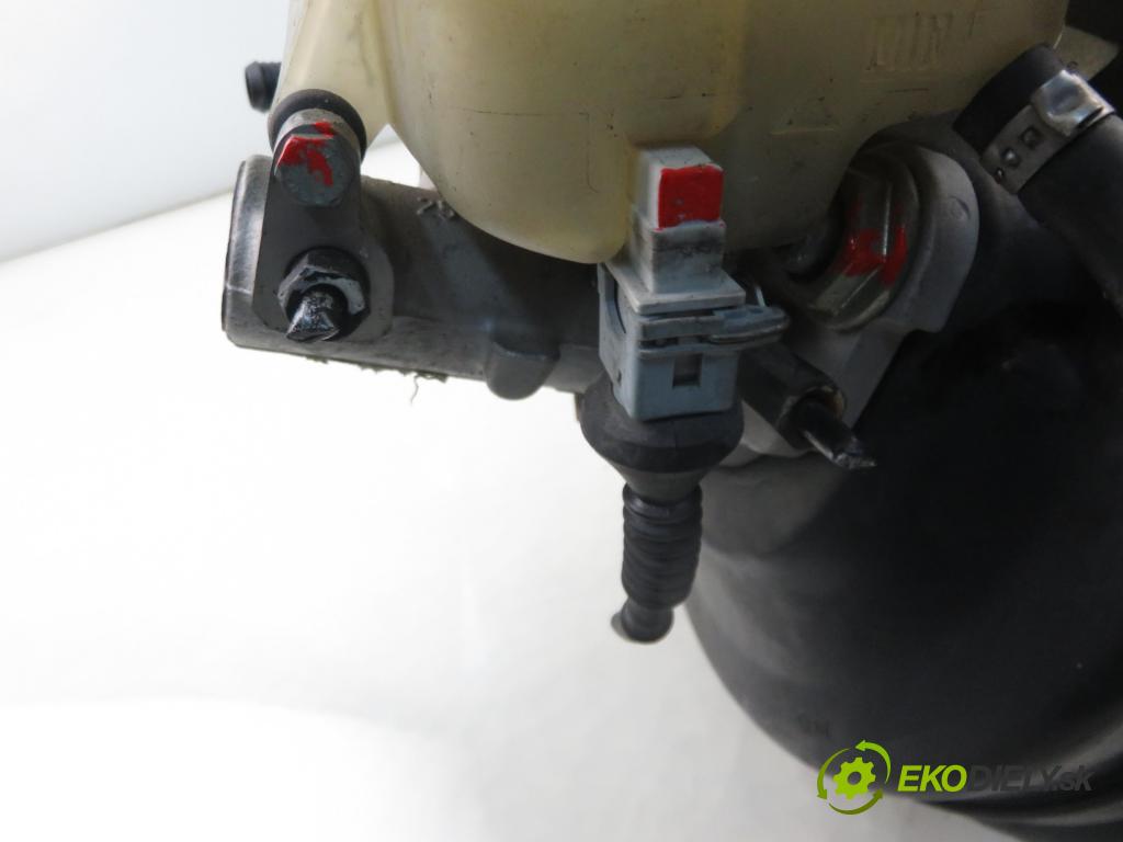 VW PASSAT B5.5 (3B3) SEDAN 2001 110,00 2.5 TDI - AKN 2496,00 posilovač 4B3612105A (Servočerpadlo)