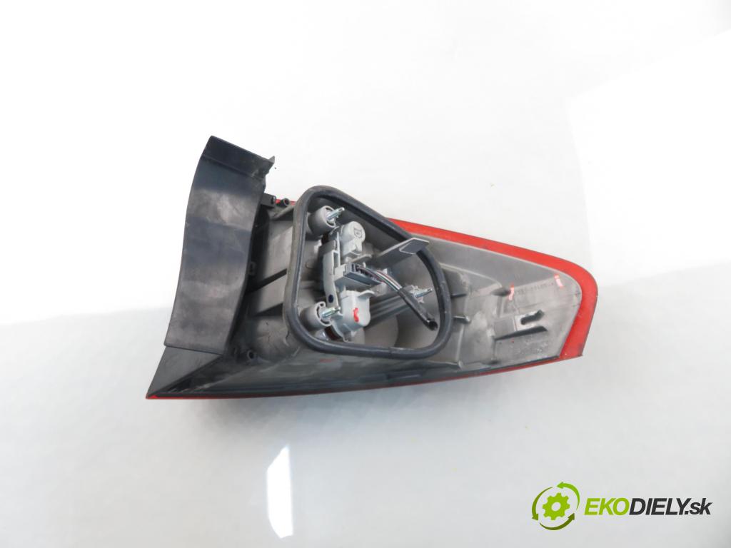FORD MONDEO IV (BA7) LIFTBACK 2008 92,00 1.8 TDCi - KHBA 1753,00 světlo levé zadní 7S7113405A