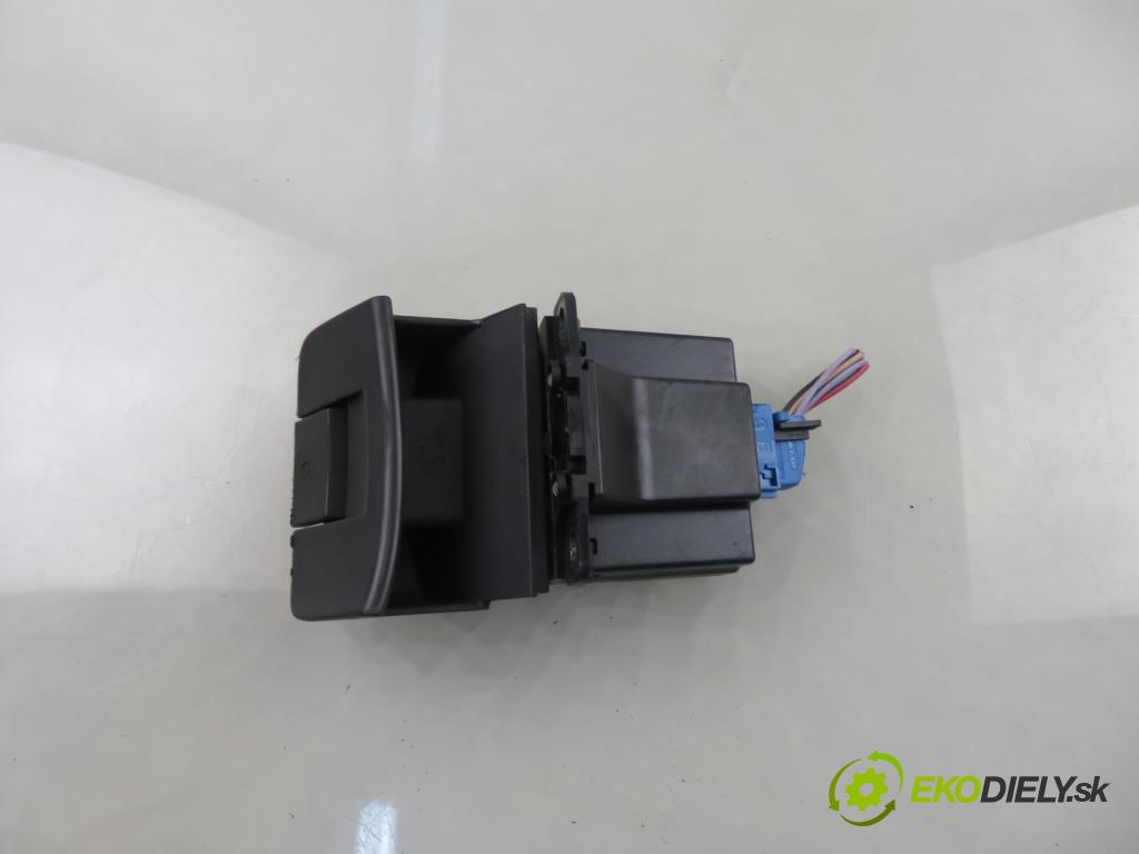 RENAULT GRAND ESPACE IV (JK0/1_) MINIVAN 2003 125,00 2.0 Turbo (JK0A, JK0B, JK0N) - F4R 797 1998,00 vypínač brzdy MANUÁL 8200048590C