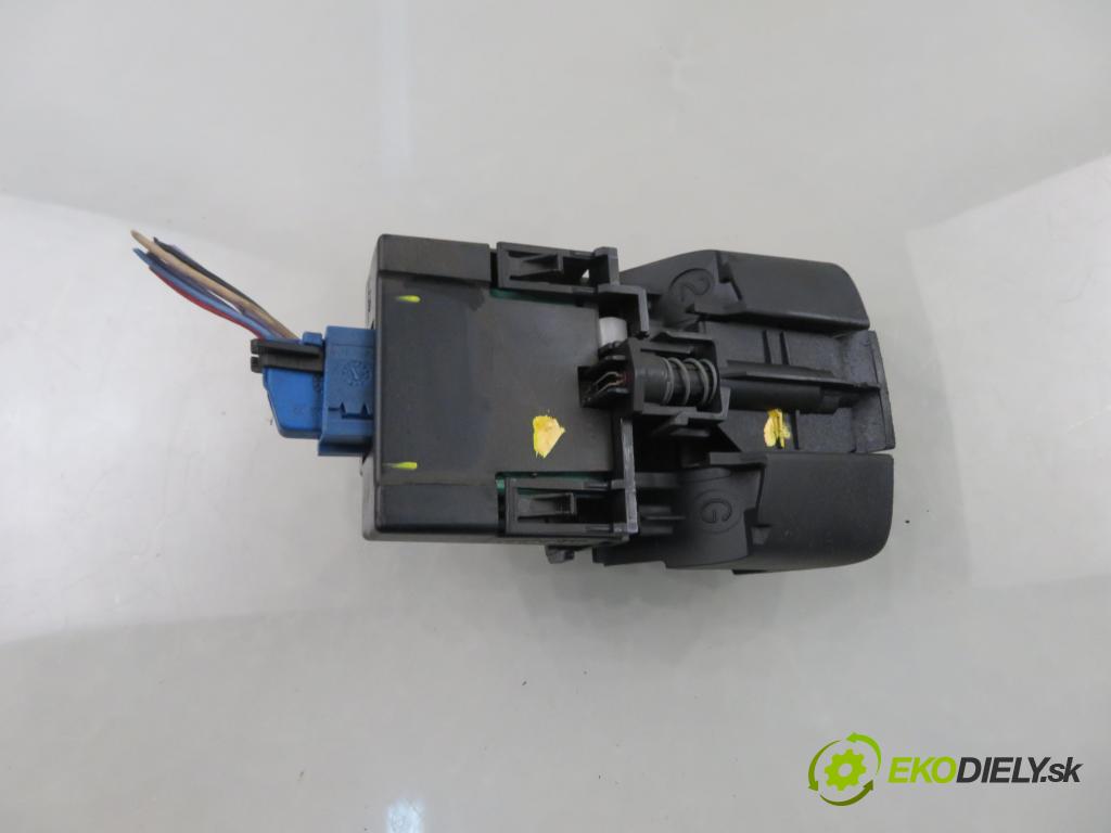 RENAULT GRAND ESPACE IV (JK0/1_) MINIVAN 2003 125,00 2.0 Turbo (JK0A, JK0B, JK0N) - F4R 797 1998,00 vypínač brzdy MANUÁL 8200048590C