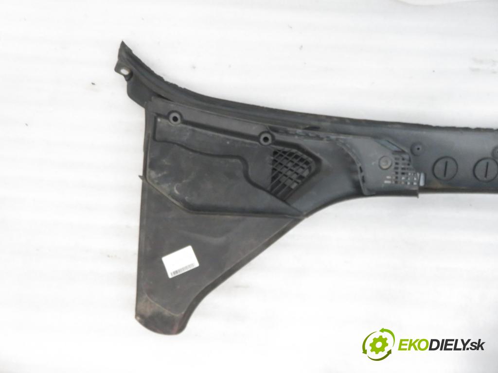 BMW 5 Touring (F11) KOMBI 2015 140,00 520 d xDrive - B47 D20 A 1995,00 Torpédo, plast pod čelné okno 7203124 ; 6987605 ; 7216977 (Torpédo (plast pod čelným sklom))