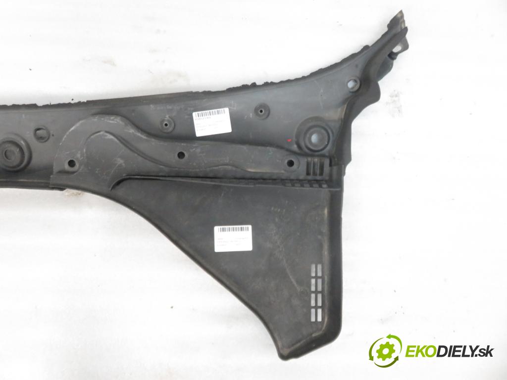 BMW 5 Touring (F11) KOMBI 2015 140,00 520 d xDrive - B47 D20 A 1995,00 Torpédo, plast pod čelné okno 7203124 ; 6987605 ; 7216977 (Torpédo (plast pod čelným sklom))