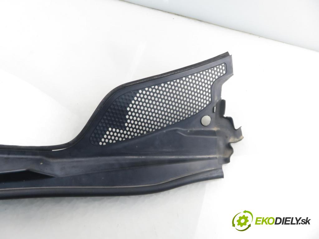 CITROEN C4 I (LC_) HB 2005 80,00 1.6 HDi 109 - 9HZ (DV6TED4) 1560,00 Torpédo, plast pod čelné okno 96467935XT (Torpédo (plast pod čelným sklom))