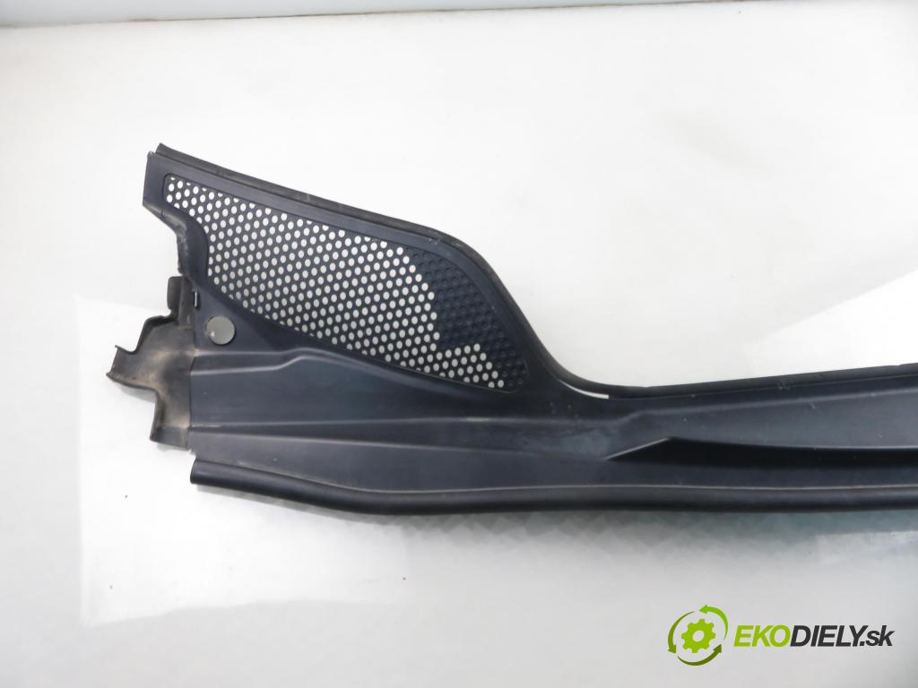 CITROEN C4 I (LC_) HB 2005 80,00 1.6 HDi 109 - 9HZ (DV6TED4) 1560,00 Torpédo, plast pod čelné okno 96467935XT (Torpédo (plast pod čelným sklom))