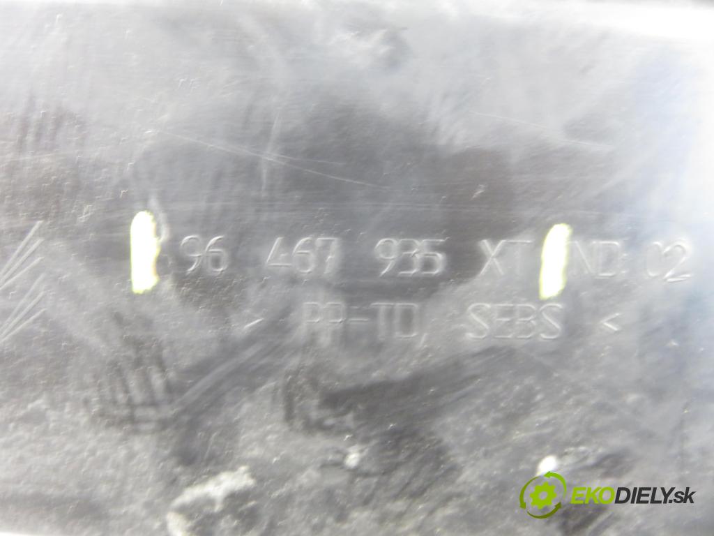 CITROEN C4 I (LC_) HB 2005 80,00 1.6 HDi 109 - 9HZ (DV6TED4) 1560,00 Torpédo, plast pod čelné okno 96467935XT (Torpédo (plast pod čelným sklom))