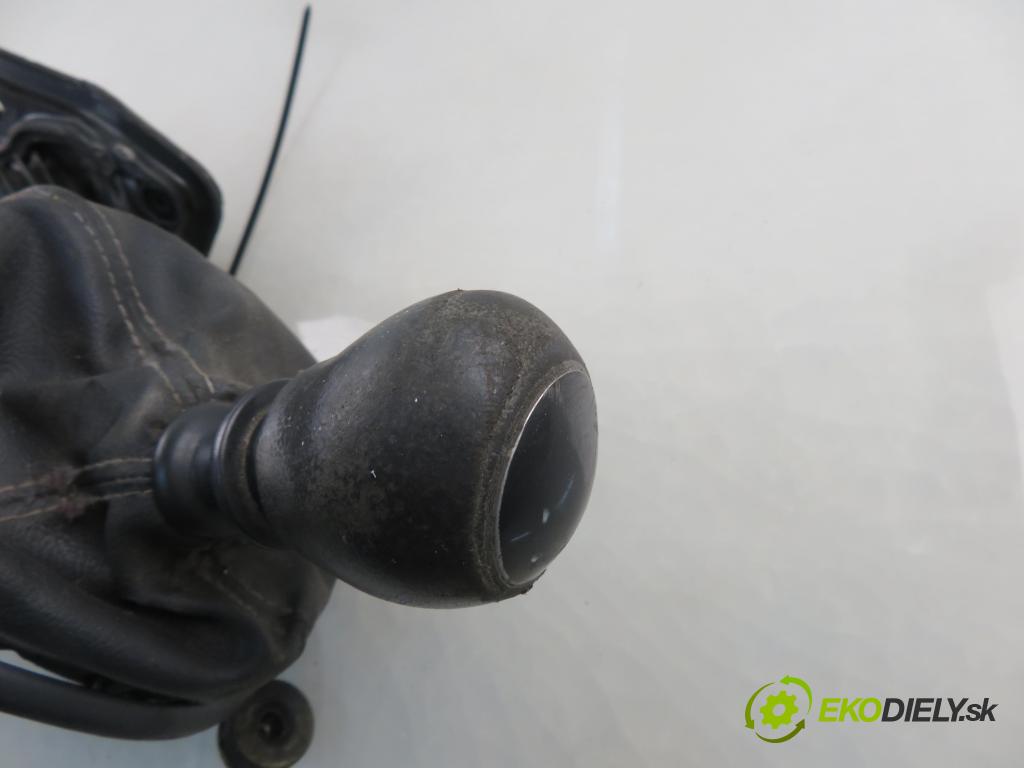 RENAULT SCENIC II (JM0/1_) MINIVAN 2005 88,00 1.9 dCi 120 - F9Q 812 1870,00 ZVEDÁK: 8200319068