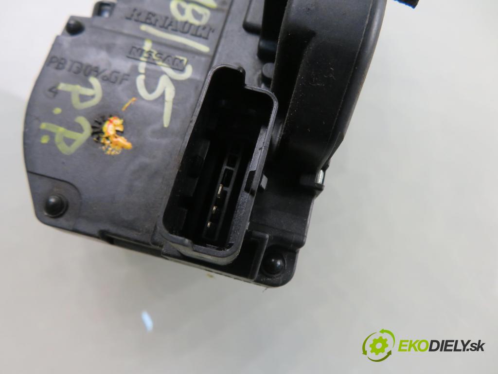 RENAULT KOLEOS I (HY_) SUV 2008 110,00 2.0 dCi 4x4 150 - M9R 832 1995,00 zámok 