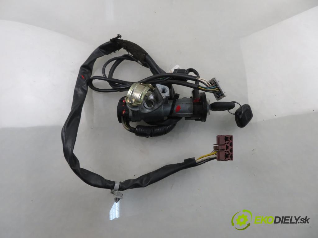 HONDA ACCORD V (CE, CF_) SEDAN 1998 85,00 1.9 i (CE7) - F18A3 1850,00 spinačka (Spínacia skrinka)