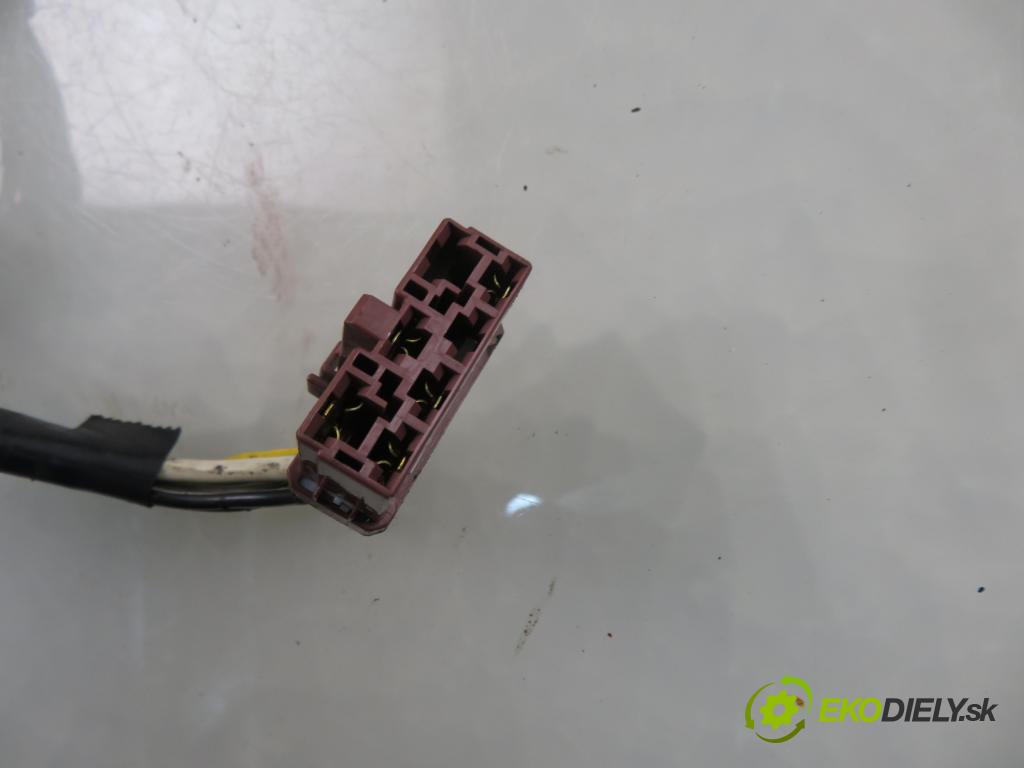 HONDA ACCORD V (CE, CF_) SEDAN 1998 85,00 1.9 i (CE7) - F18A3 1850,00 spinačka (Spínacia skrinka)