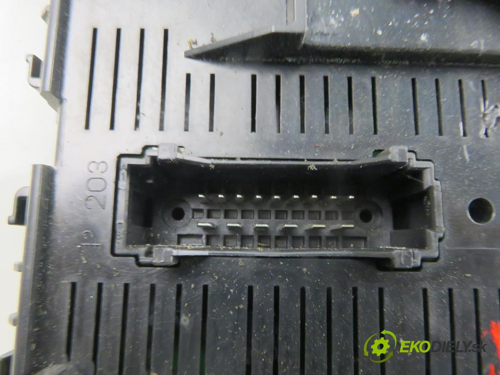 RENAULT CLIO II (BB_, CB_) HB 2002 43,00 1.2 8V 58 - D7F 726 1149,00 MODUL BSM P8200207134A