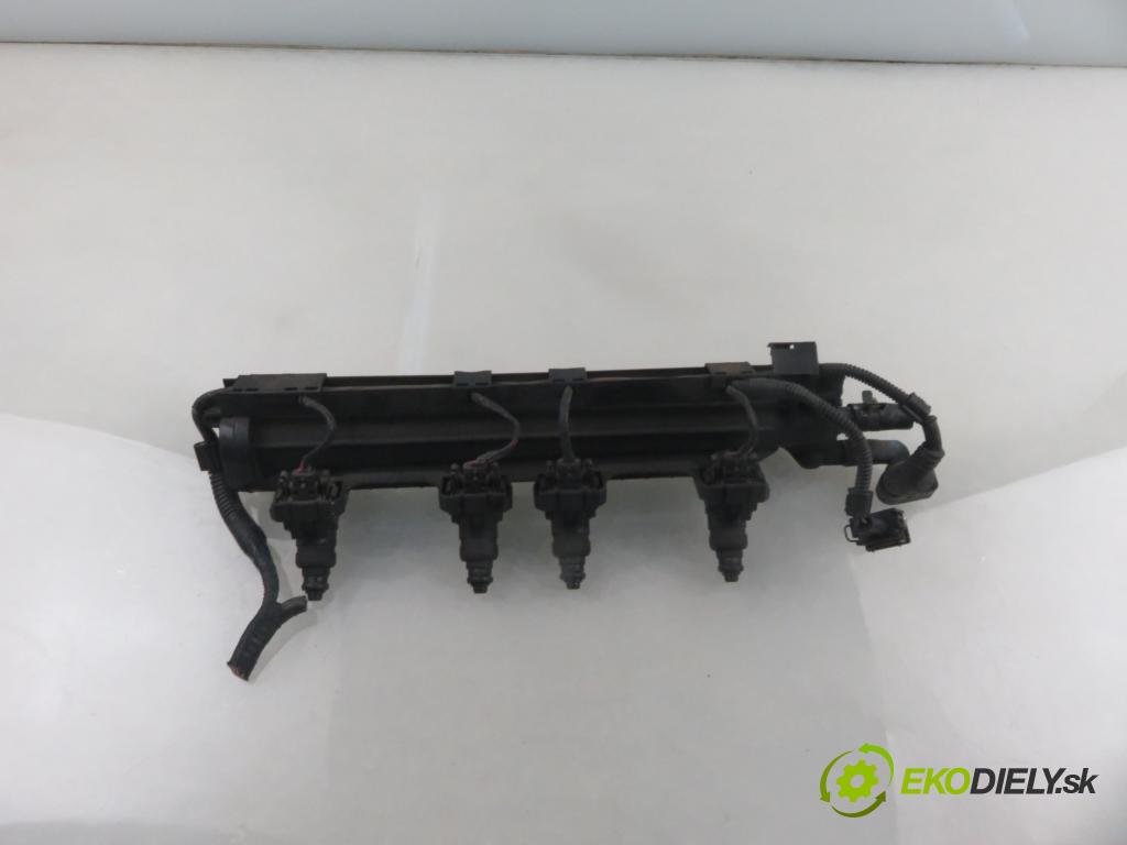 VW GOLF IV (1J1) HB 1999 74,00 1.6 - APF 1595,00 Lišta vstrekovacia 037906031AA ; 06A133317A (Vstrekovacia lišta)