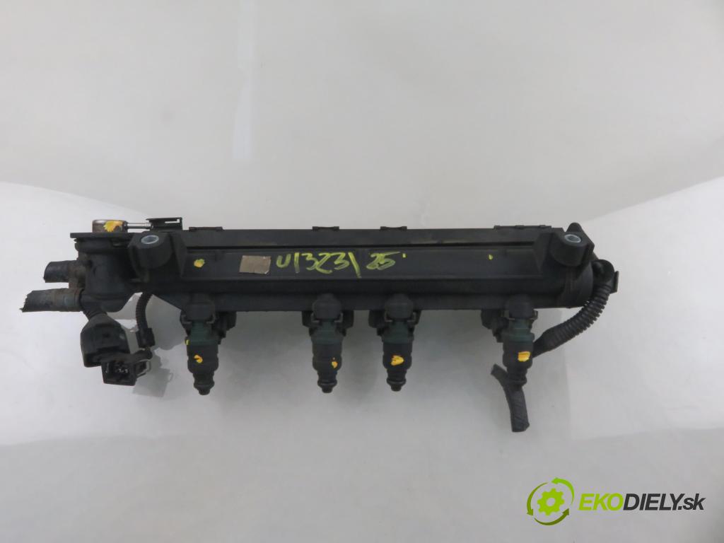 VW GOLF IV (1J1) HB 1999 74,00 1.6 - APF 1595,00 Lišta vstrekovacia 037906031AA ; 06A133317A (Vstrekovacia lišta)