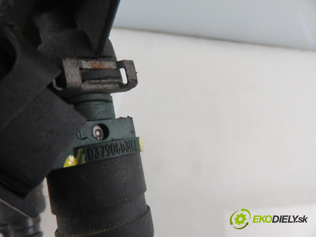 VW GOLF IV (1J1) HB 1999 74,00 1.6 - APF 1595,00 Lišta vstrekovacia 037906031AA ; 06A133317A (Vstrekovacia lišta)