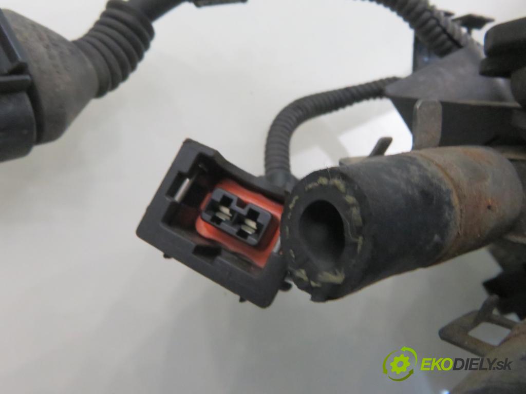 VW GOLF IV (1J1) HB 1999 74,00 1.6 - APF 1595,00 Lišta vstrekovacia 037906031AA ; 06A133317A (Vstrekovacia lišta)