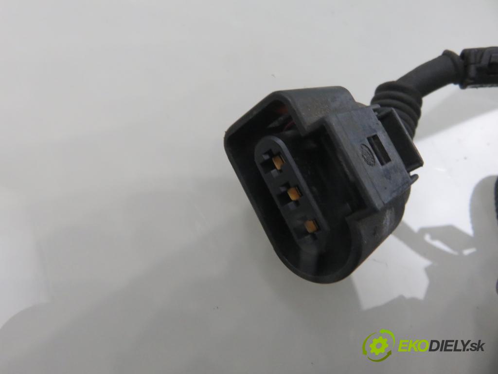 VW GOLF IV (1J1) HB 1999 74,00 1.6 - APF 1595,00 Lišta vstrekovacia 037906031AA ; 06A133317A (Vstrekovacia lišta)