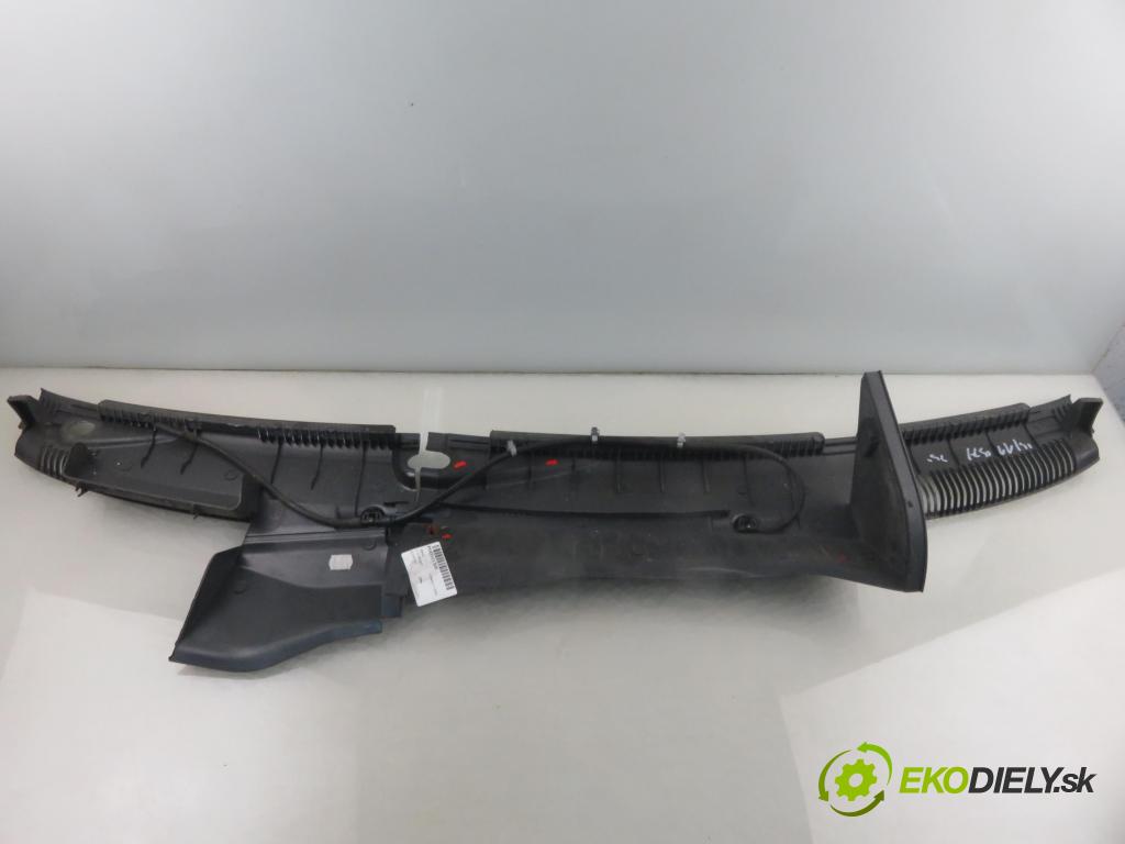 OPEL CORSA C (X01) HB 2006 44,00 1 - Z 10 XEP 998,00 Torpédo, plast pod čelné okno  (Torpédo (plast pod čelným sklom))