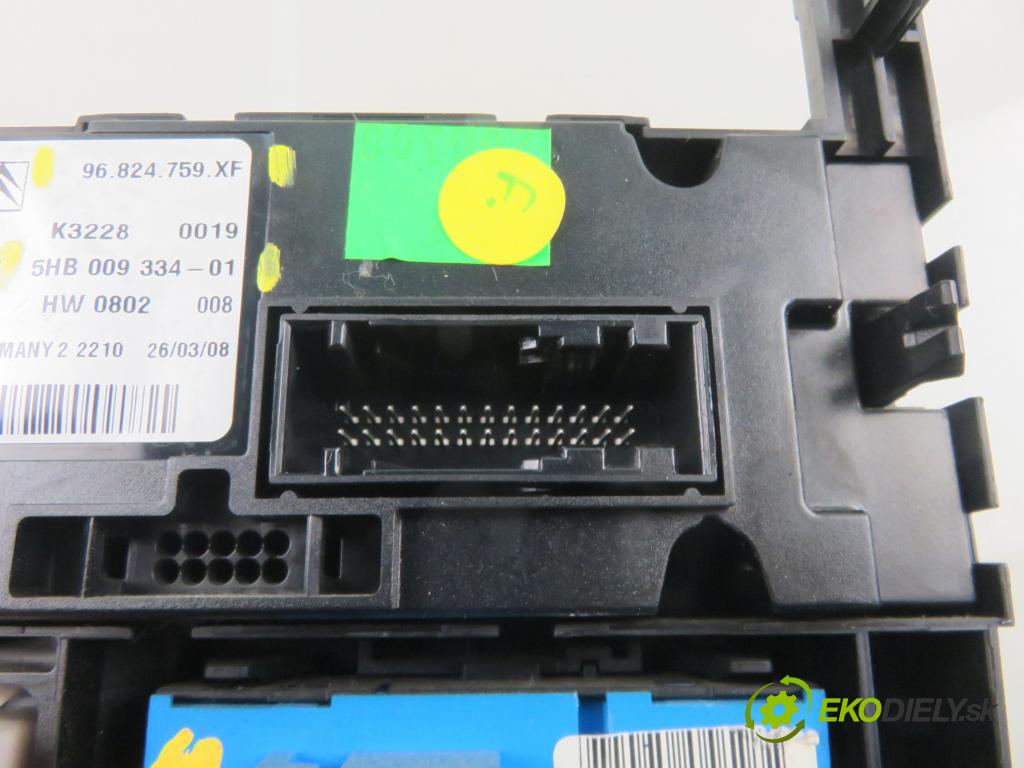 PEUGEOT 407 (6D_) SEDAN 2008 80,00 1.6 HDi 110 - 9HZ (DV6TED4) 1560,00 Panel kúrenia KLIMATIZACE: 96824759XF ; 5HB00933401