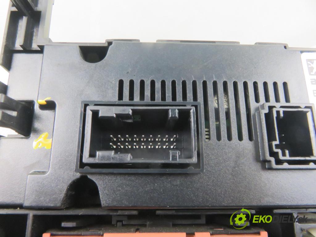 PEUGEOT 407 (6D_) SEDAN 2008 80,00 1.6 HDi 110 - 9HZ (DV6TED4) 1560,00 Panel kúrenia KLIMATIZACE: 96824759XF ; 5HB00933401