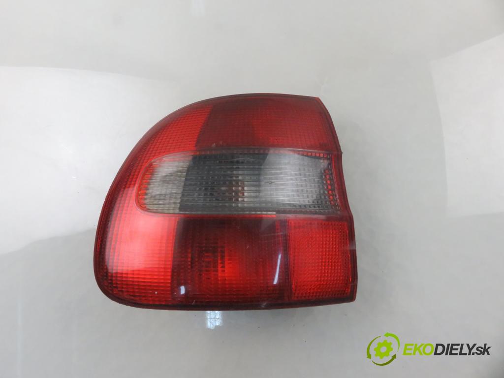 VOLVO V40 Kombi (645) KOMBI 2001 80,00 1.6 - B 4164 S2 1587,00 Svetlo ľavé zadné 29262002