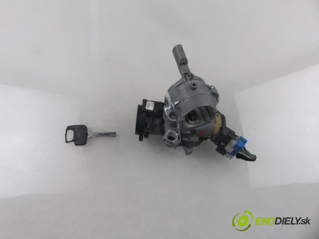 VOLVO V40 Kombi (645) KOMBI 2001 80,00 1.6 - B 4164 S2 1587,00 spinačka  (Spínacia skrinka)