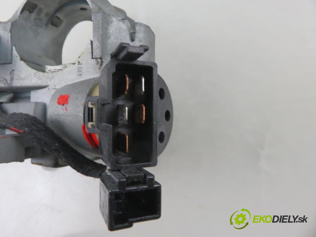 VOLVO V40 Kombi (645) KOMBI 2001 80,00 1.6 - B 4164 S2 1587,00 spinačka  (Spínacia skrinka)